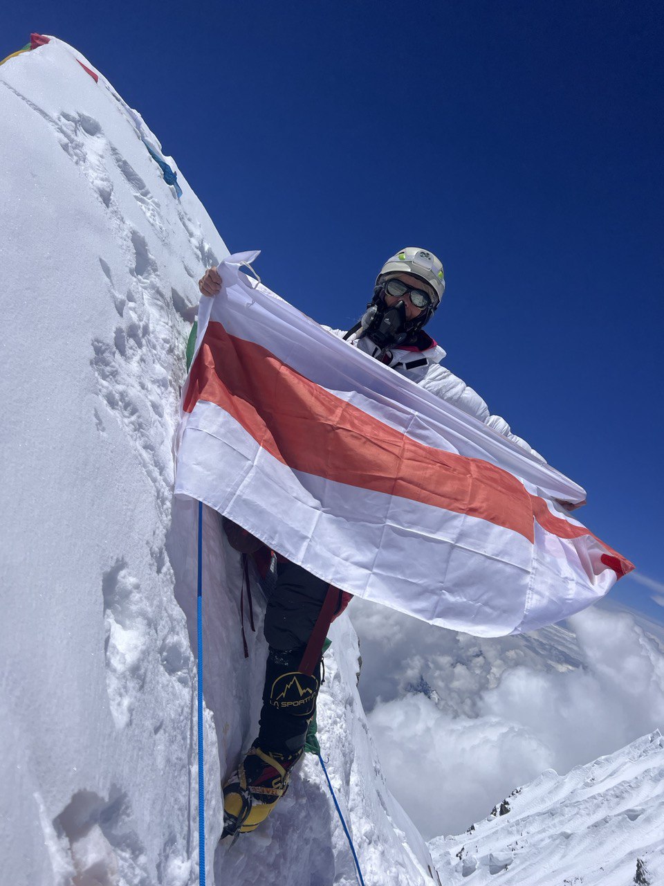 Lililya Ianovskaia holds Belarusian national flag on the summit of Lhotse (8,615m)